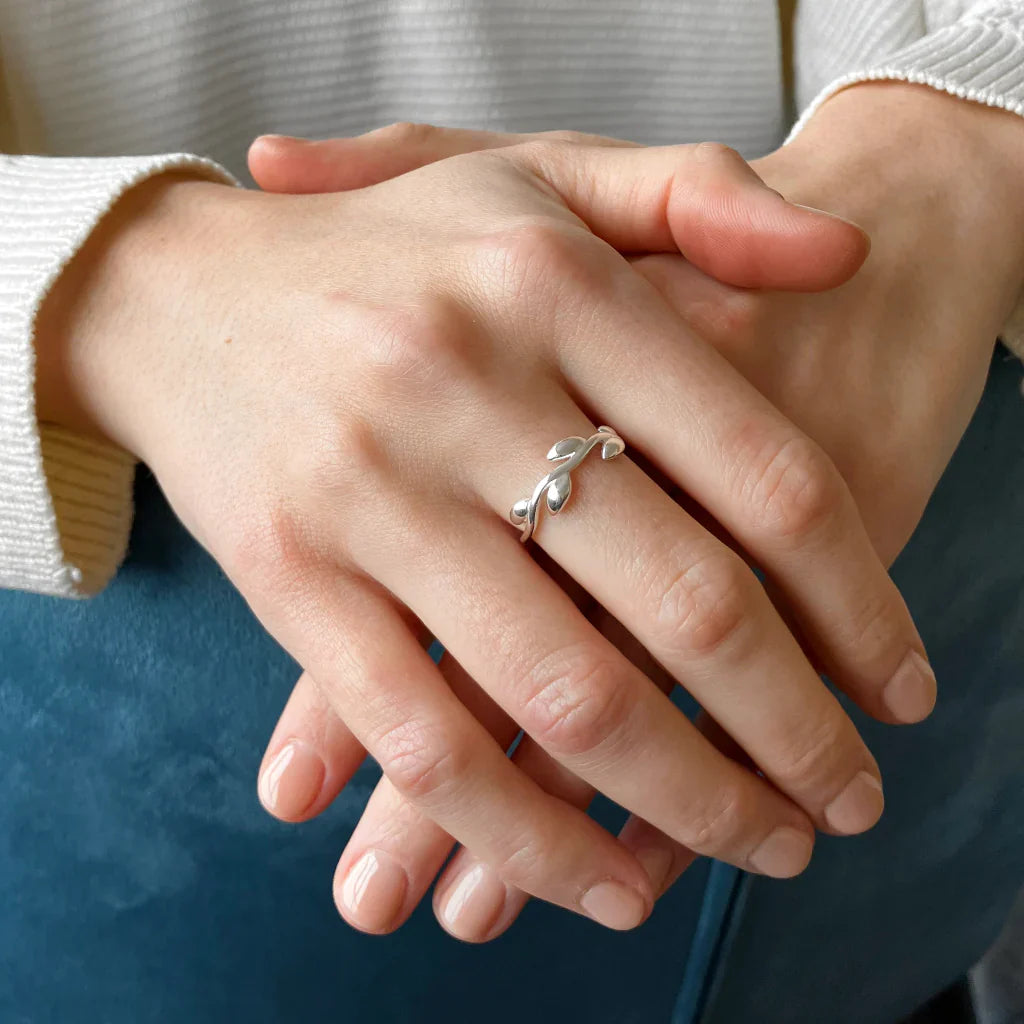 Simple Leaf Ring