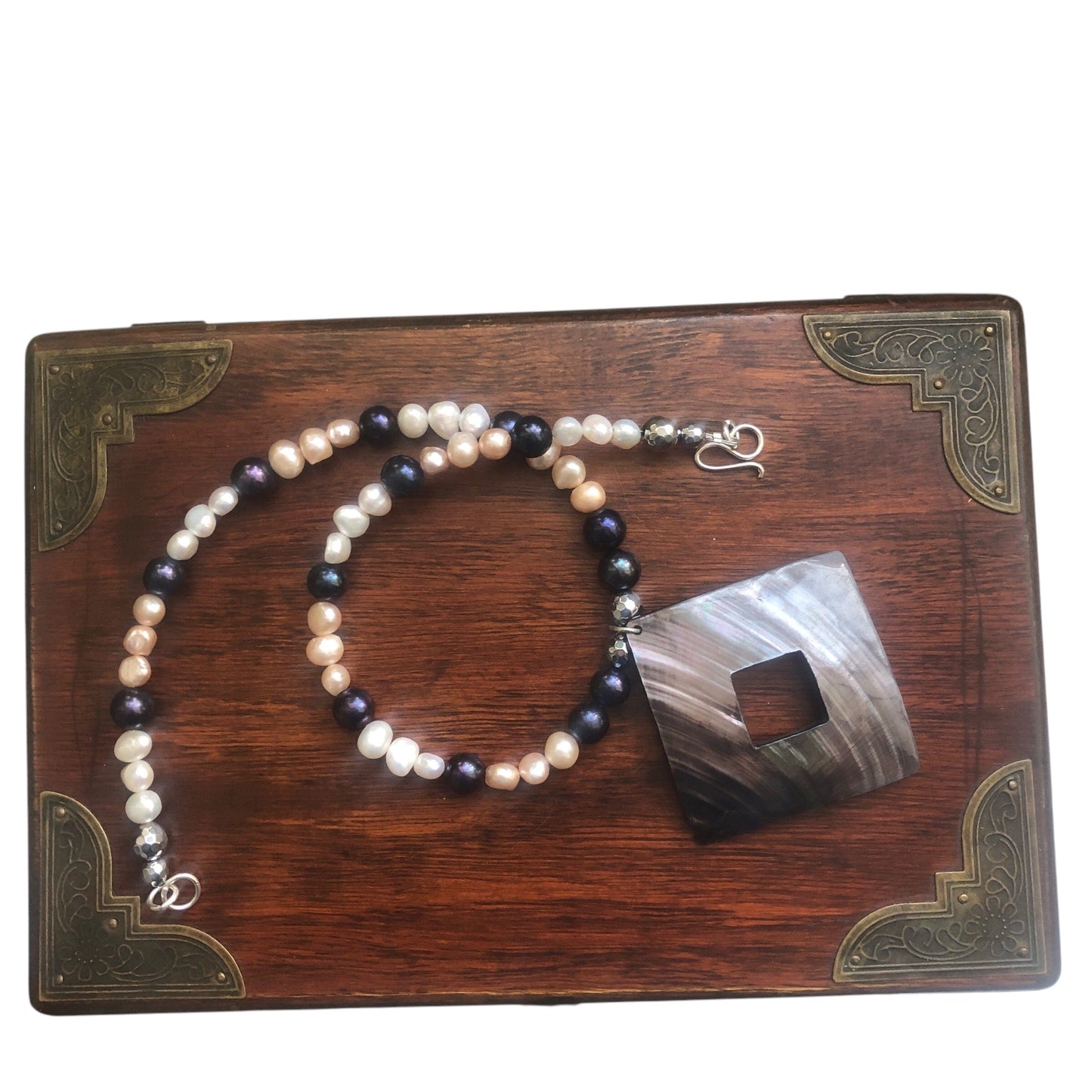 Pearls and Mother Of Pearl Pendant Necklace
